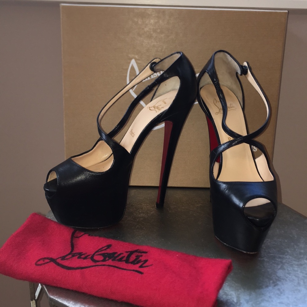 REDUCED Christian Louboutin Exagona Pump (sz 37.5)